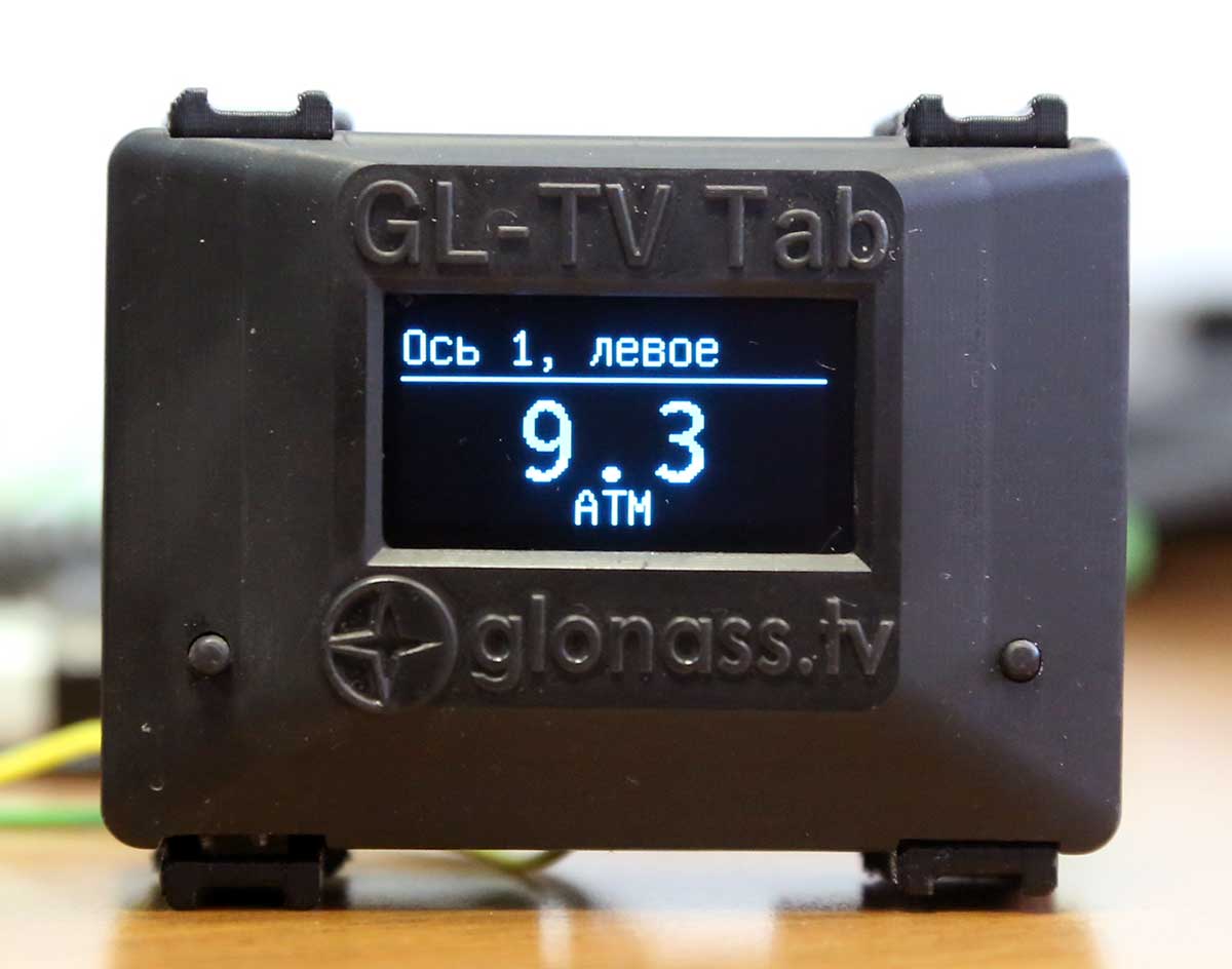 Универсальный BLE индикатор GL-TV Tab 1.3 показывает давление в шинах автомобиля